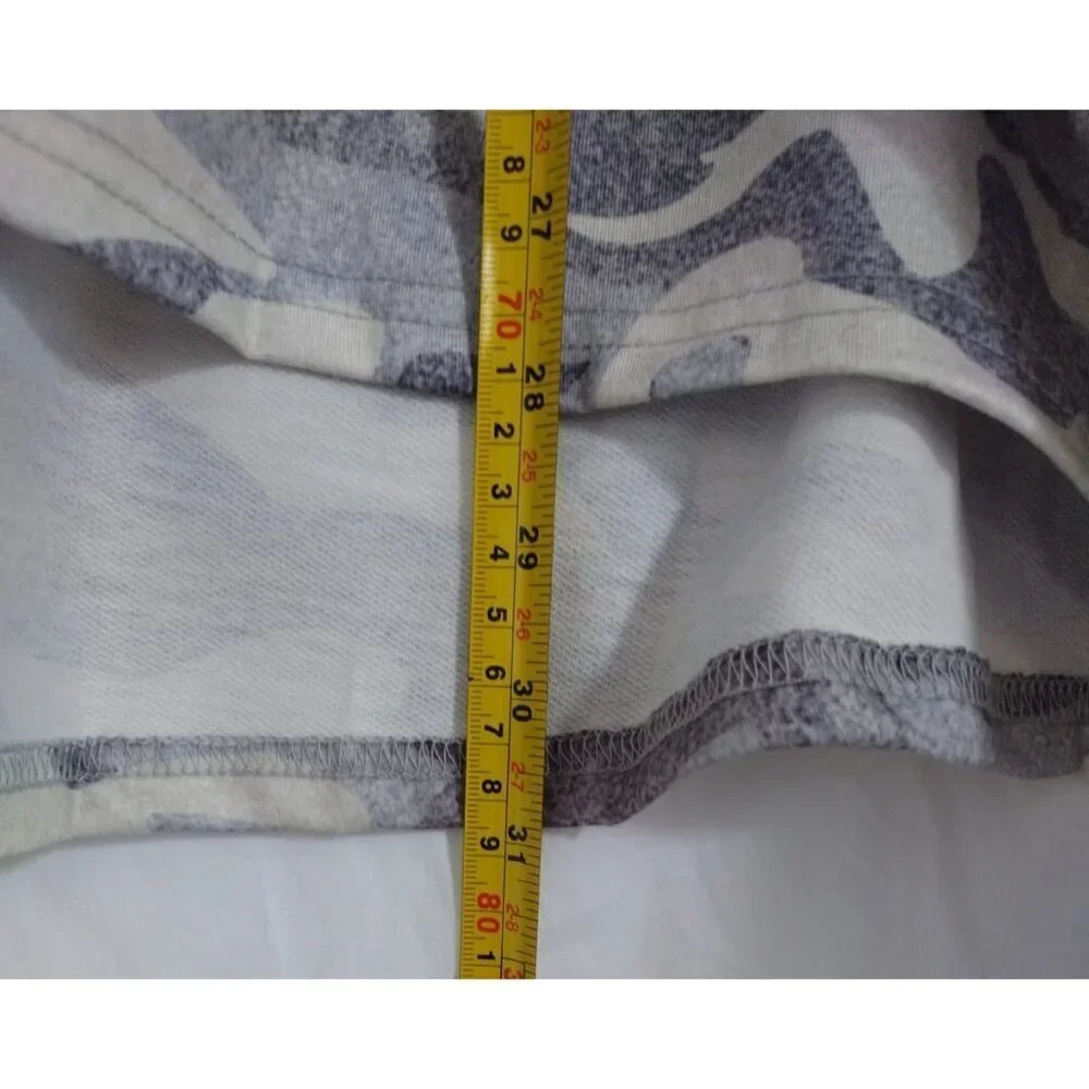 Men's camouflage drawstring hoodie, cotton and polyester, size M, NWOT.